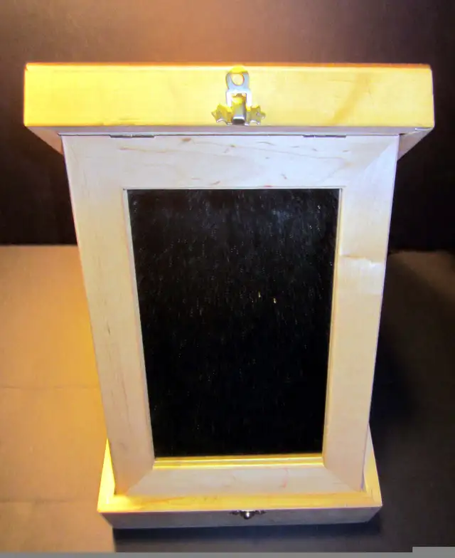 (JJD-176) Wood Folding Mirror in Home Décor & Accents in City of Toronto - Image 3