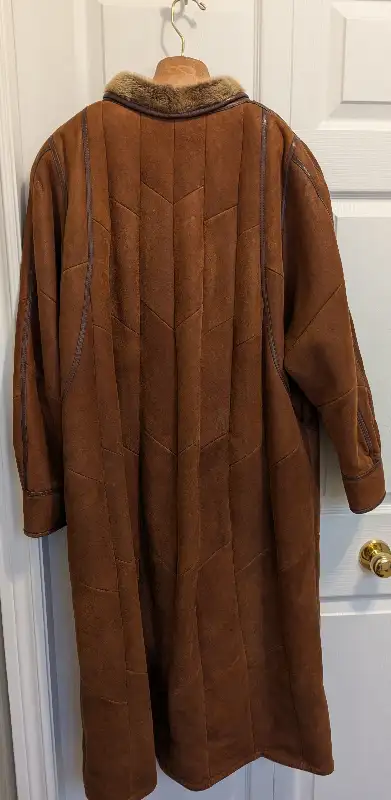 Shearling coat by Christ German leather in Women's - Tops & Outerwear in Kitchener / Waterloo - Image 7