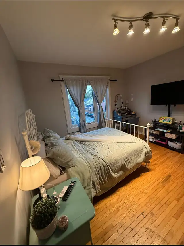 Bright Private Room for Rent