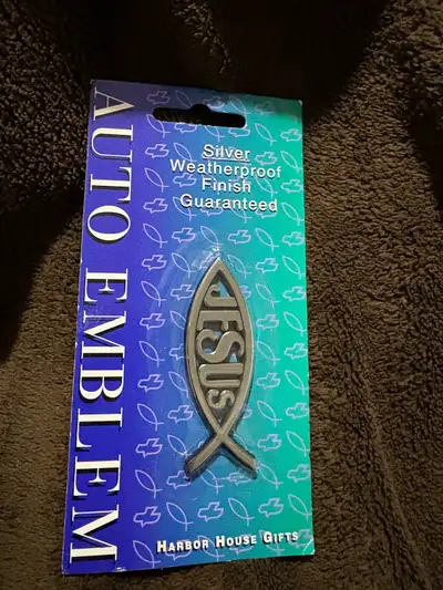 Add a touch of faith to your ride with this new Harbor House Gifts silver auto emblem featuring a we...