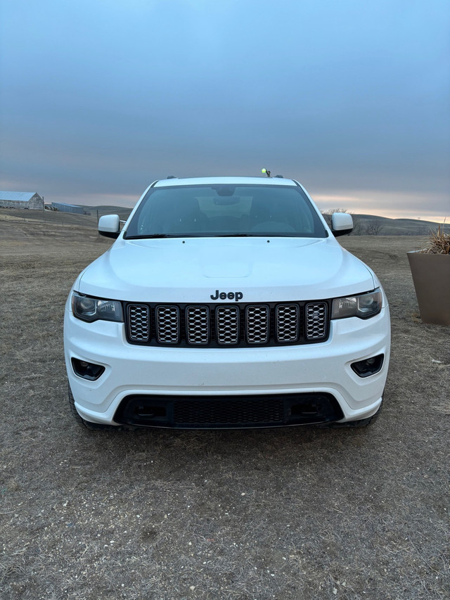 2018 jeep grand Cherokee altitude  in Cars & Trucks in Moose Jaw