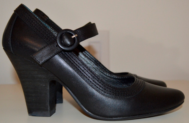 BRAVO Brown's Woman's Black Leather Shoes/Heels Size 6 in Women's - Shoes in City of Toronto - Image 2