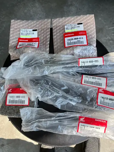 New in package. Includes tensioners