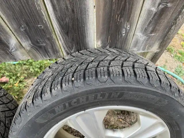 4 Michelin X ICE TIRES with Alloy RIMS in Tires & Rims in Annapolis Valley - Image 2
