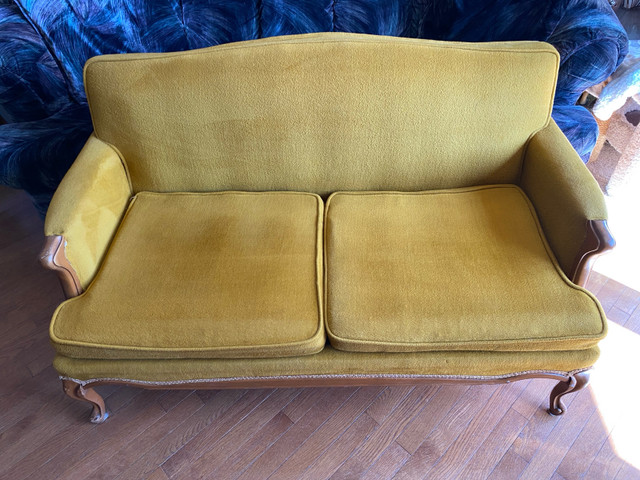 Great condition early 60’s love seat. Solid construction in Couches & Futons in Hamilton - Image 2