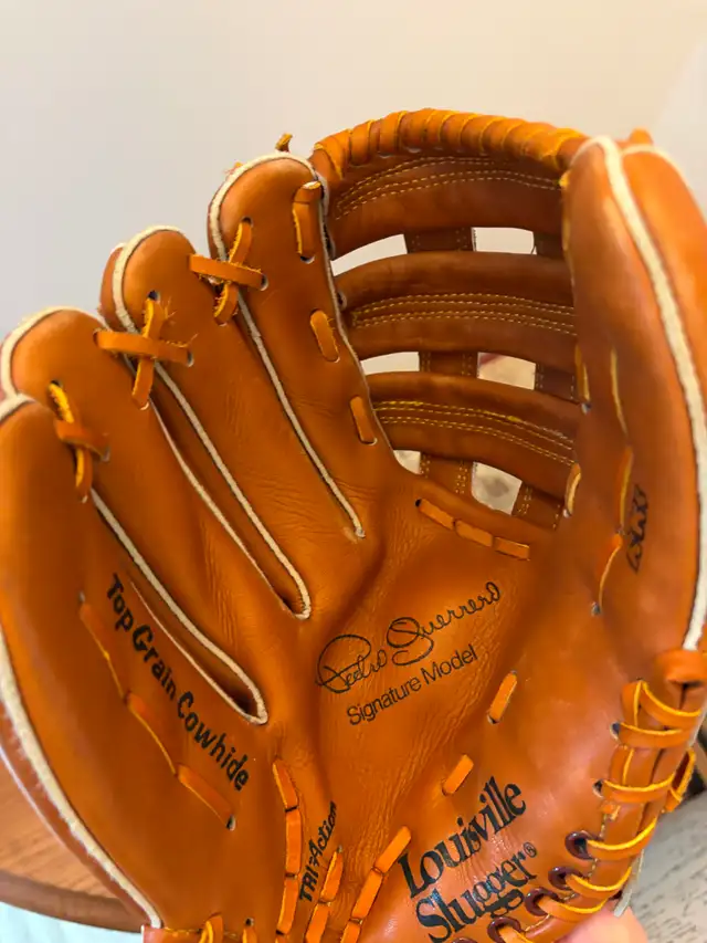 Vintage Louisville Slugger Pedro Guerrero Youth Baseball Glove in Baseball & Softball in London - Image 3