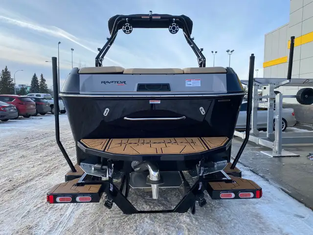 2022 Moomba Max Surfboat in Powerboats & Motorboats in Edmonton - Image 4