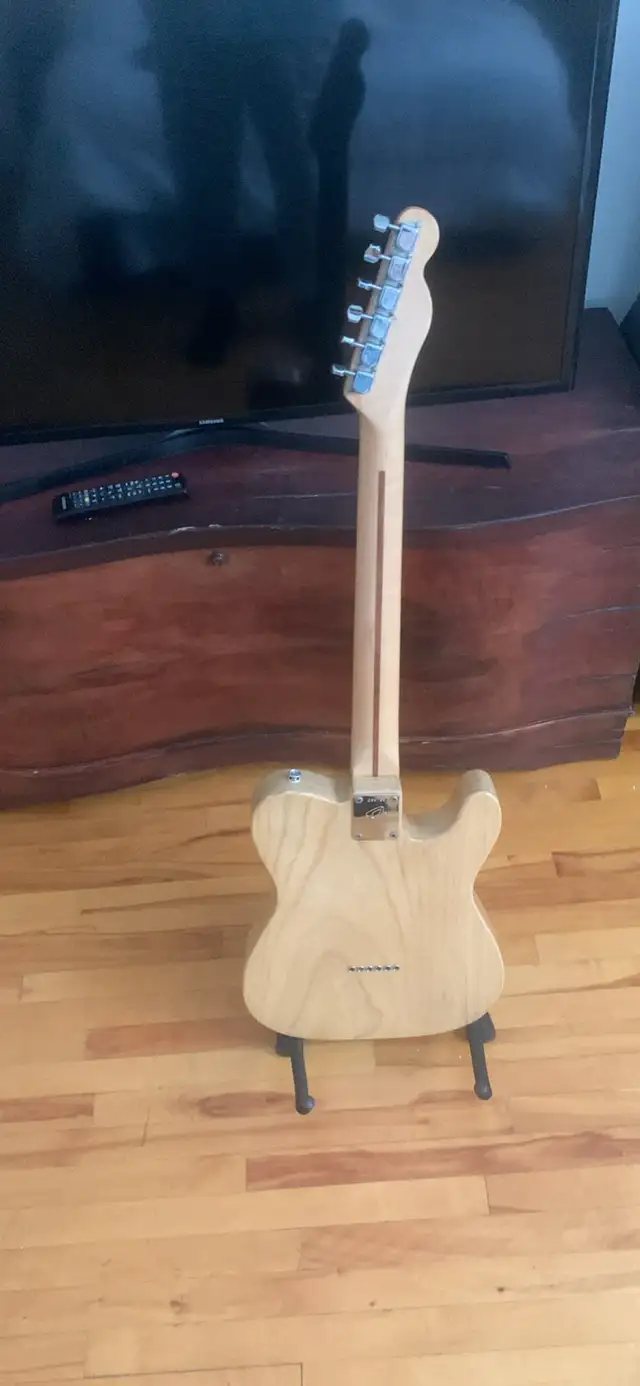 left handed guitars in Guitars in Ottawa - Image 9