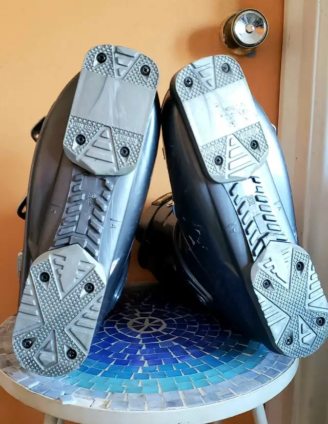 Bottes de skis alpin Head Edge 8.8  taille 26-26.5 USA 8-8.5 in Ski in City of Montréal - Image 9