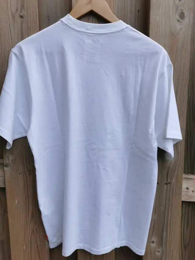 Levi's shirt in Men's in Mississauga / Peel Region - Image 4