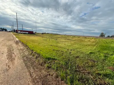 BARE LAND PROPERTY IN DAYSLAND WITH EXCELLENT HIGHWAY EXPOSURE. PROPERTY HAS ELECTRICAL/PANEL SERVIC...
