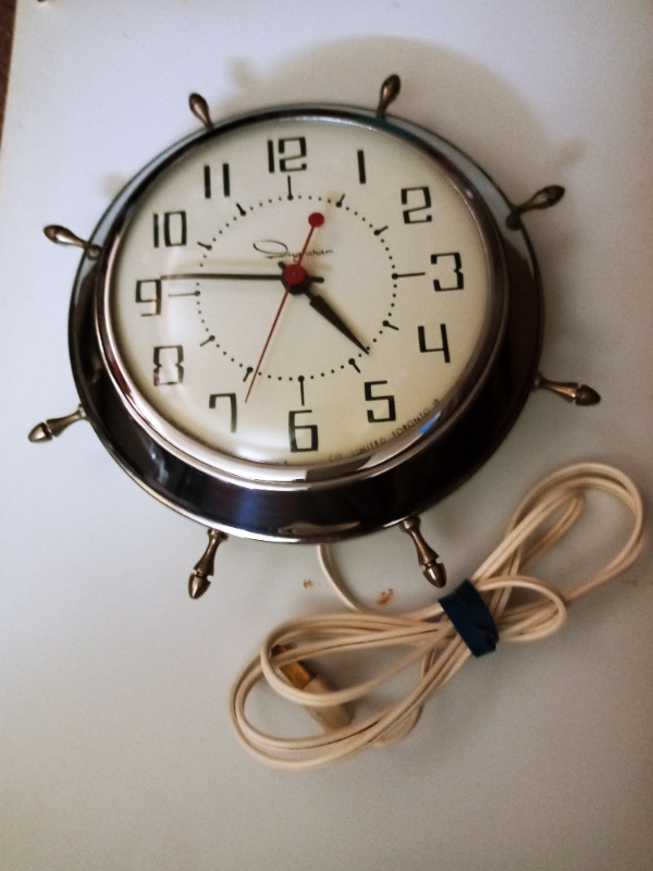 VINTAGE  INGRAM   CANADIAN MADE  ELECTRIC CLOCK in Home Décor & Accents in Sarnia