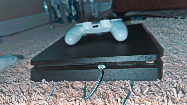 Sony Play Station 4 (Slim Edition) 1TB in Sony Playstation 4 in Mississauga / Peel Region - Image 3
