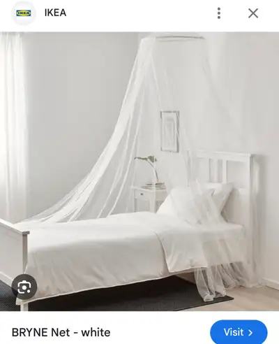 Ciel de lit ou moustiquaire de lit blanc. Produit IKEA discontinué. Ajoute une petite touch de délic...