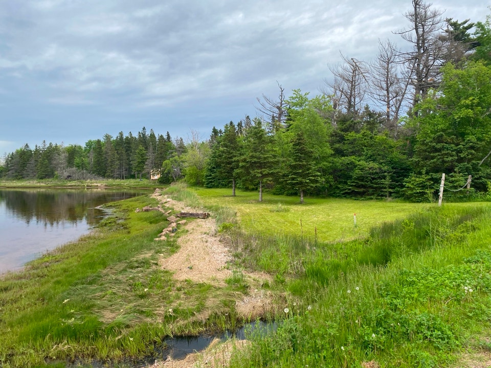 Renovated 2-Bedroom Waterfront Home – Peaceful River Setting 3
