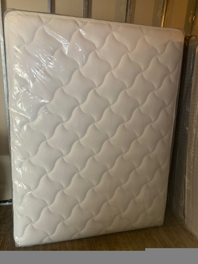 Brand New QUEEN PILLOWTOPS and FREE DELIVERY Beds & Mattresses City