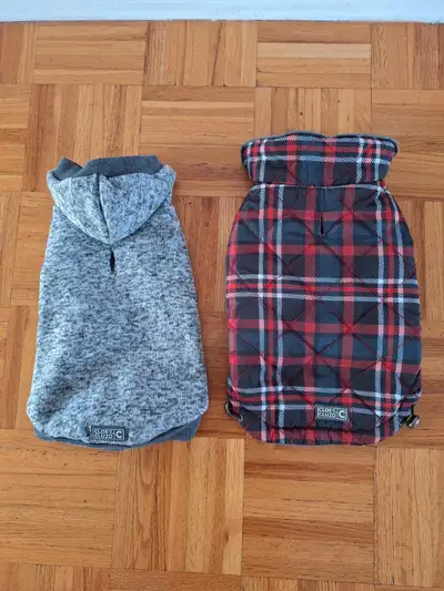 Manteau gr S pour chien. Chaussettes et chandail, View more