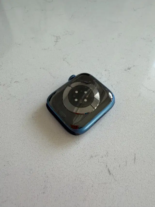 Apple Watch Series 7 Blue in Cell Phones in Winnipeg - Image 4