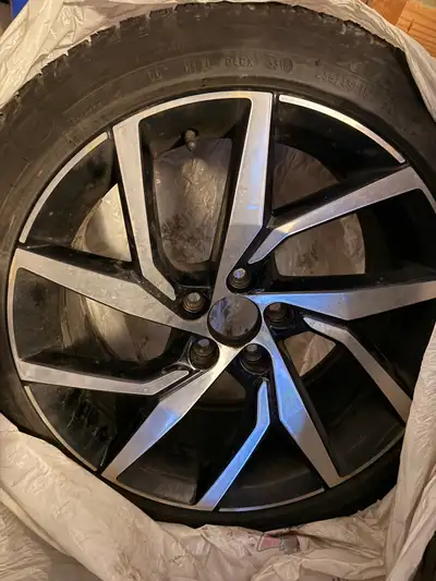 Selling a set of 4 genuine Volvo OEM 18-inch alloy rims. These are original Volvo wheels (not replic...