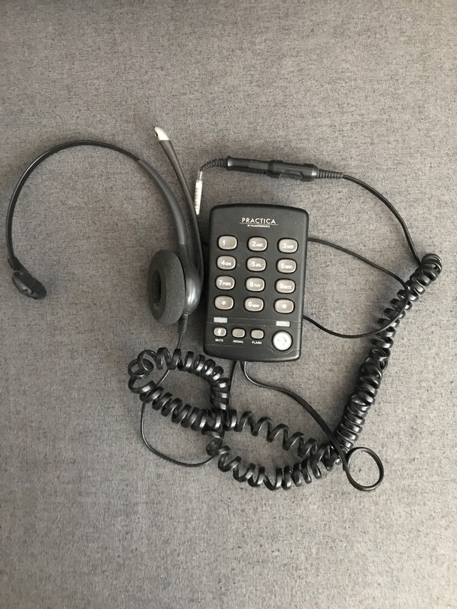 Practica headset - Dial pad works like telephone  dans Téléphones résidentiels et répondeurs  à Hamilton - Image 2