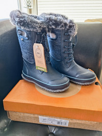 Brand New Bogs Girls Size 2 Arcata Knit Winter Boots, BNIB