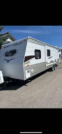 2010 Cherokee Forest River Grey Wolf 29’ BH 
