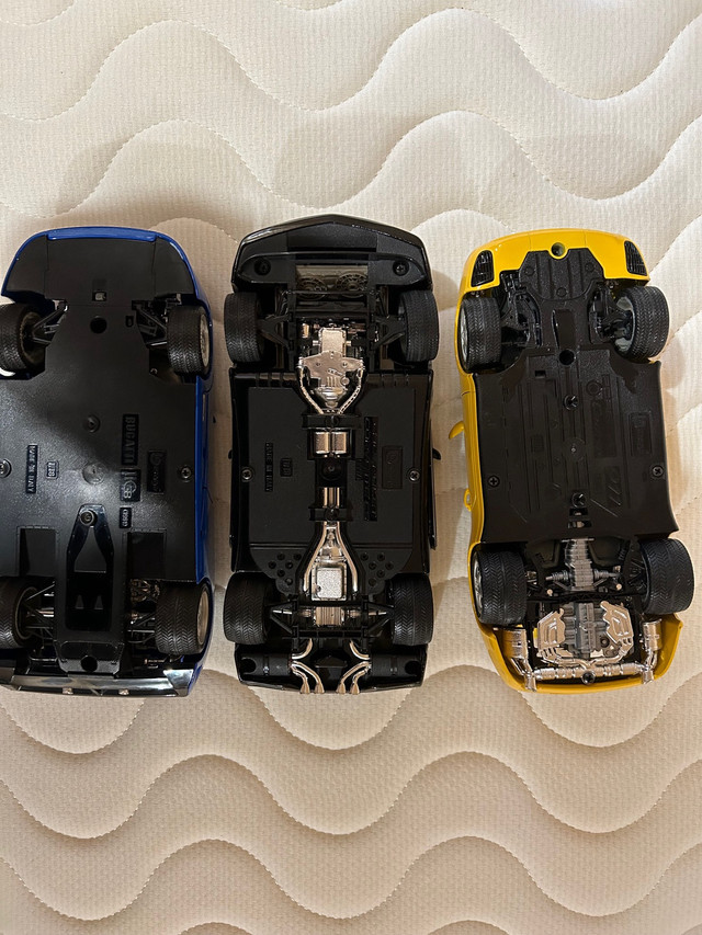 Lot de 3 Diecasts Bburago 1/18 - Porsche, Corvette, Bugatti  dans Jouets et jeux  à Sherbrooke - Image 3