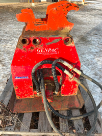 Hydraulic plate compactor for mini hoe