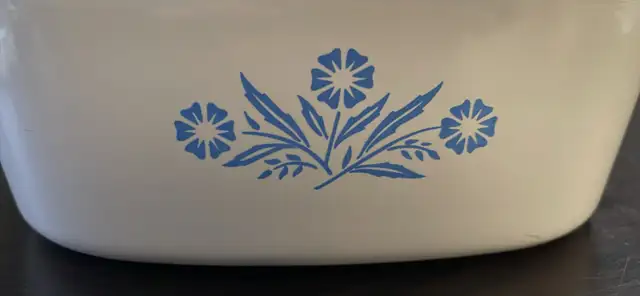 Vintage CorningWare Blue Cornflower Casserole Dish in Kitchen & Dining Wares in Mississauga / Peel Region - Image 5