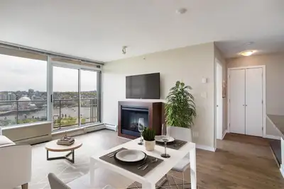 Looking for the ultimate, hassle-free living experience? This fully furnished private room in a move...