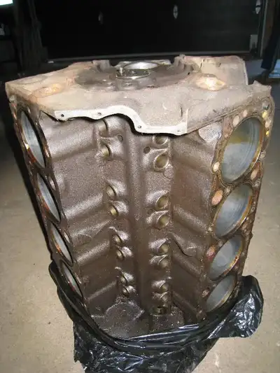 J'ai un Small Block Chevy 2-Bolt Main standard , jamais été percé, '' Casting Number 3970010 '' a ét...