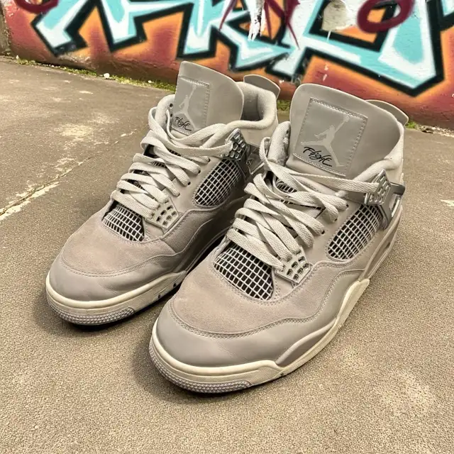 Air Jordan 4 ‘Frozen Moments’ – Size 11.5W - 10M- good condition in Men's Shoes in Longueuil / South Shore - Image 2