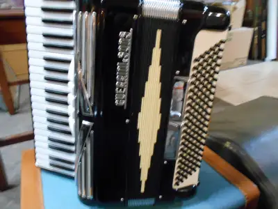 Italian 120 bass accordion, View more