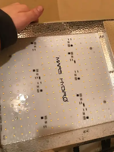 MARSHYDRO GROWN TENT & LIGHT, View more