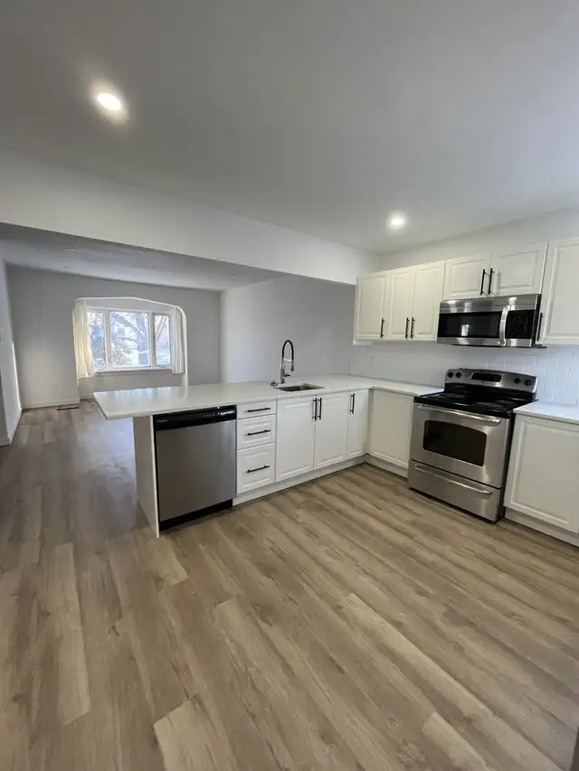 Single Family Home in West Fort Garry