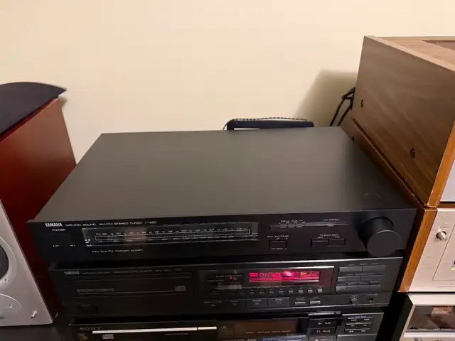 Yamaha T-320 Tuner in Stereo Systems & Home Theatre in Gatineau - Image 2