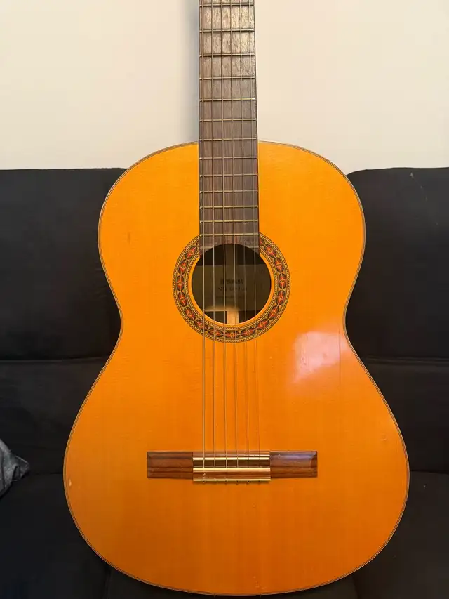 1960’s Vintage Yamaha Classical Acoustic Guitar No. G160  in Guitars in Hamilton - Image 8