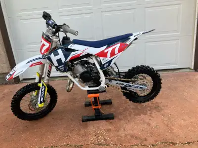 Well taken care of. Oil change and fresh air filter after every ride. -10 hours on new bottom and to...