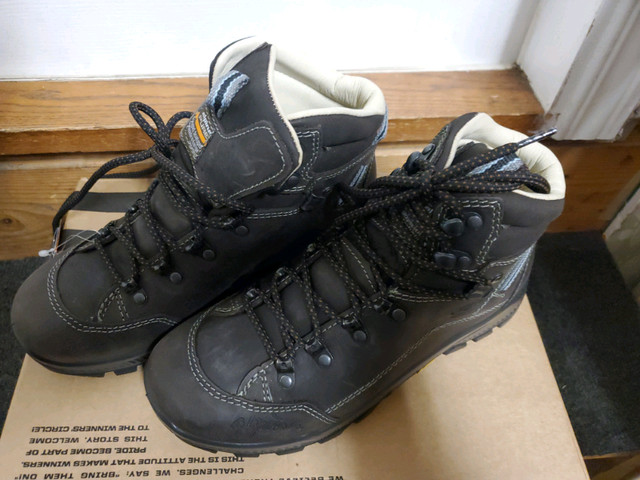 Alpina Kadore Lad Winter Hiking Boots 6.5 US Womens dans Femmes - Chaussures  à Ville de Montréal - Image 3