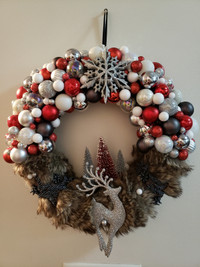 14" Christmas wreath with fur, glass balls
