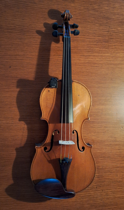Violon fabriqué à Berlin entre les années 1900 et 1920 par la «Star Works Company» de Louis Löwentha...