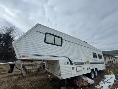 1997 Citation , built in vacuum , new floors , one piece roof, electric jacks , new winter cover and...