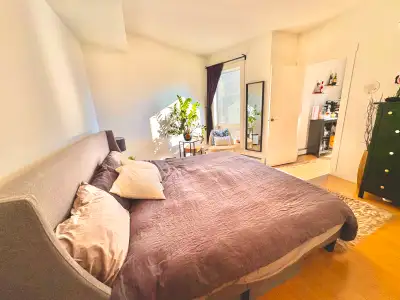 This stylish northeast-facing corner suite in the modern Fox Two Tower offers an ideal home base for...