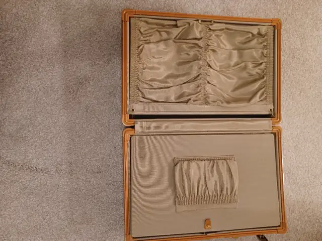 Samsonite Vintage Overnight Vanity Case in Other in Oakville / Halton Region - Image 3