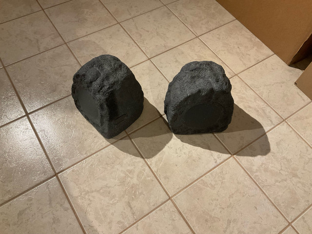 Bluetooth rock speaker in Other in Gatineau - Image 3