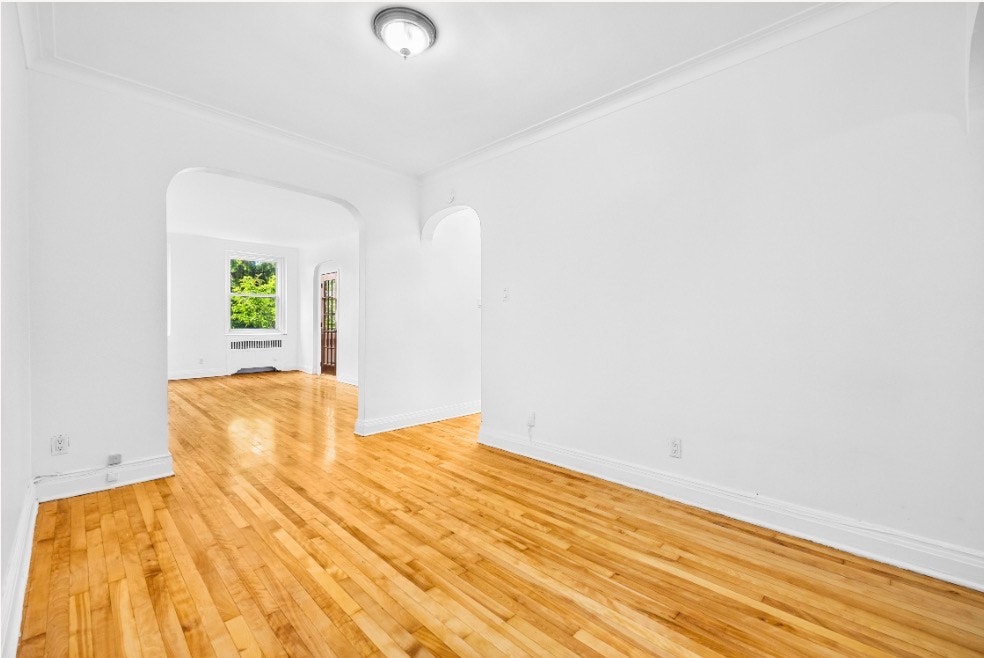 4855 Queen Mary, Montreal - 4½ AVEC PLANCHERS DE BOIS FRANC — photo 1