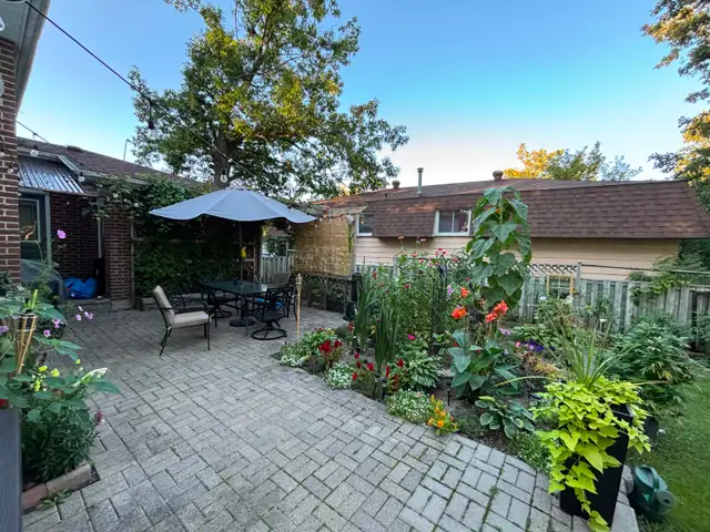 Beautiful 3-Bedroom Upper Unit|$2,200/month + 66% utilities