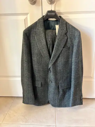 Brand new Banana Republic men's suit (jacket and pants), View more