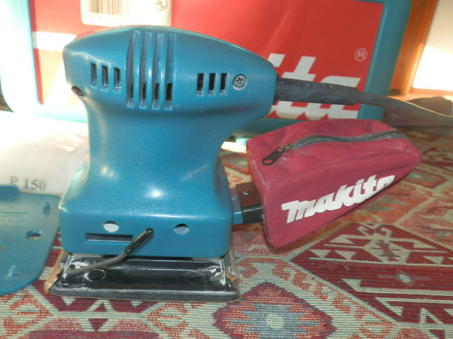 Makita Finishing Sander Model BO4552 with Sanding Sheets and Cas in Power Tools in City of Halifax - Image 3