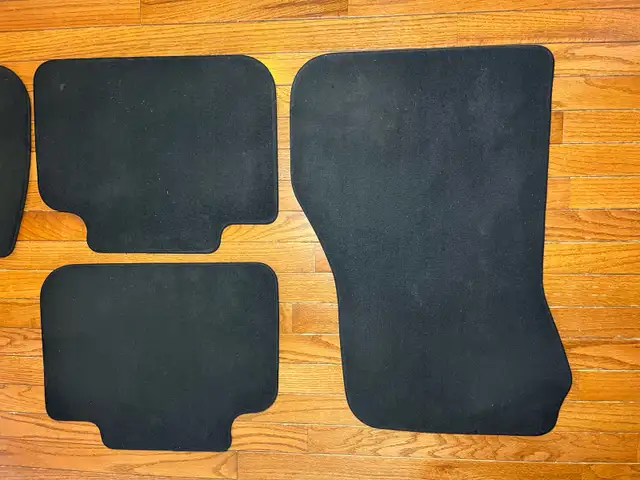 BMW X1 2017 Carpet Floor Mats in Other Parts & Accessories in City of Toronto - Image 4